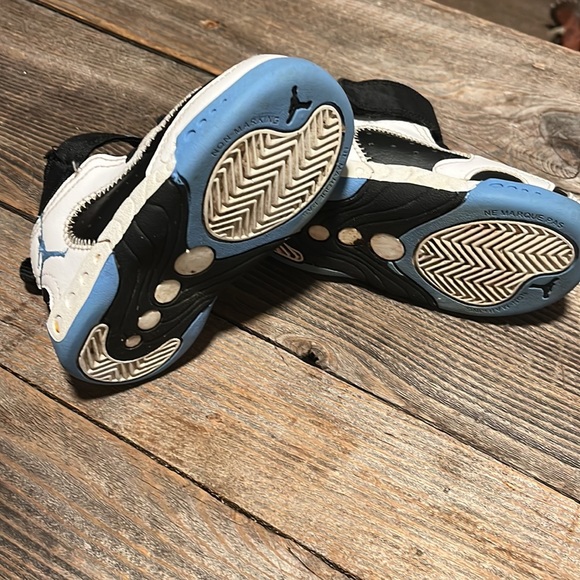 Jordans sz 6c - Picture 3 of 4